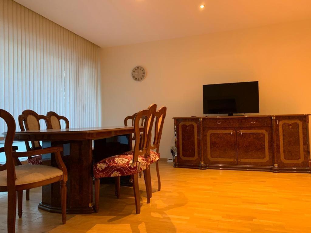 Lovely Two Bedroom Apartment With Free Parking Antwerp Luaran gambar